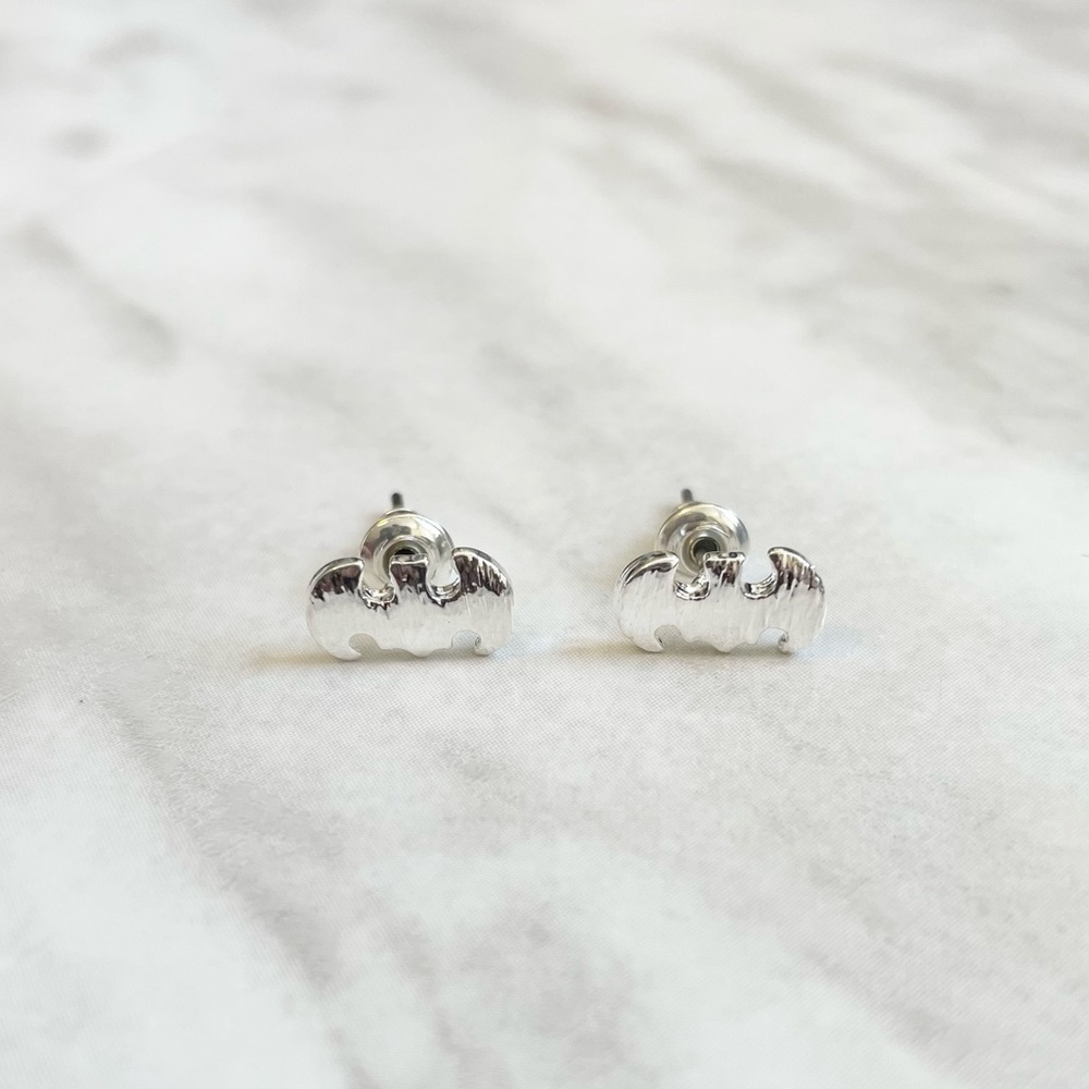 🎉 New Batman Bat Signal Earrings